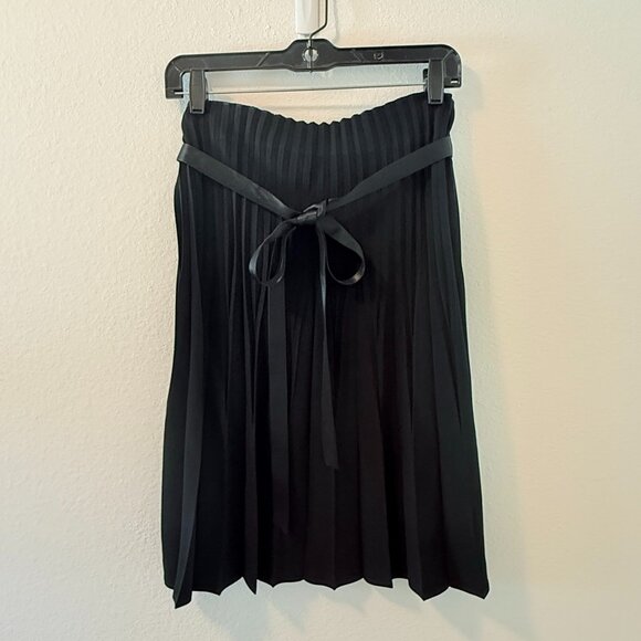 Burberry Black Pleated Skirt with Satin belt
